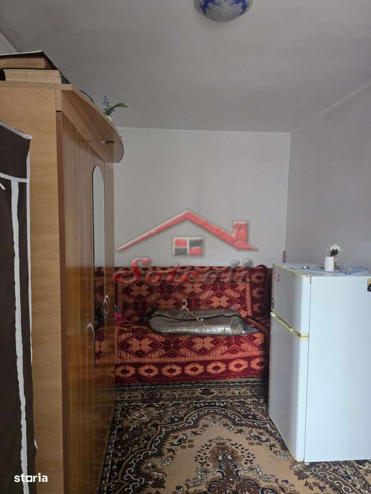 Apartament 2 camere etaj 1/4 Campina zona semicentrala-4