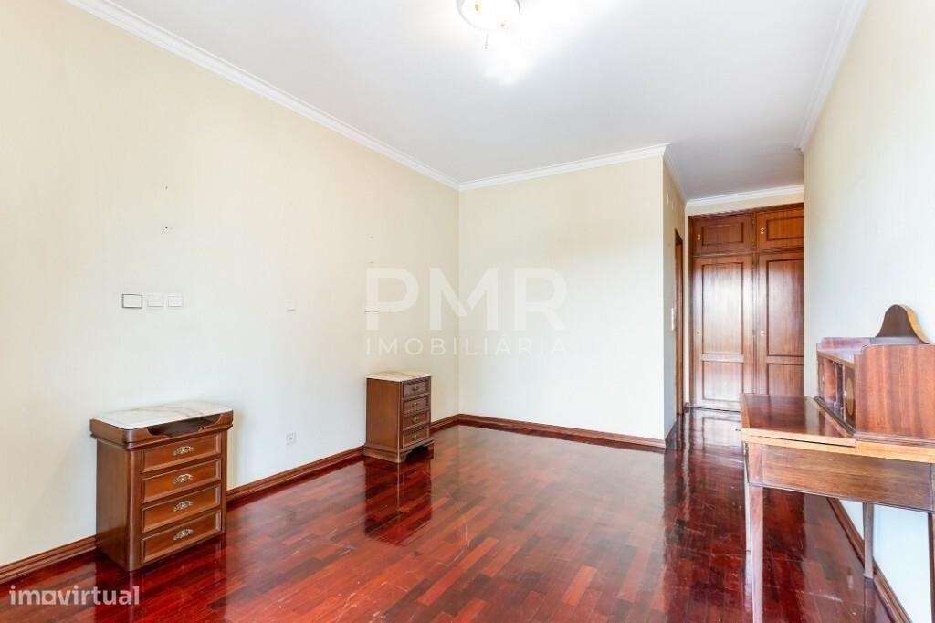 Apartamento T4 no Lumiar-25