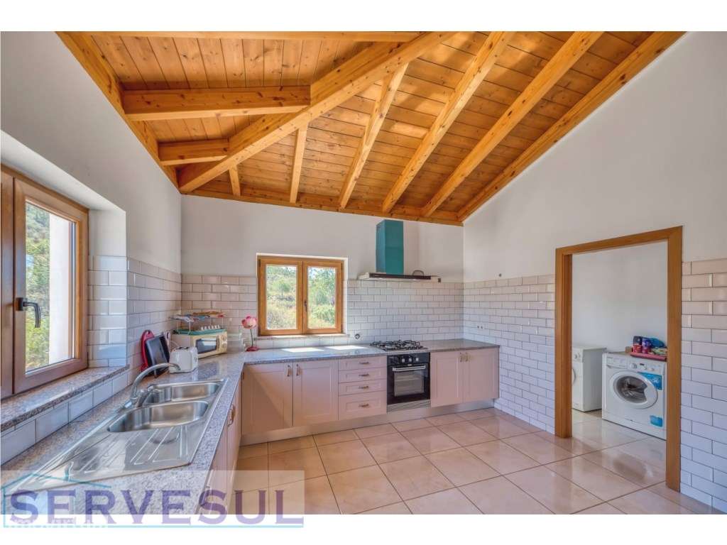 Espaçosa Moradia de 3 quartos, inserida em terreno com 17 hectares,...-6