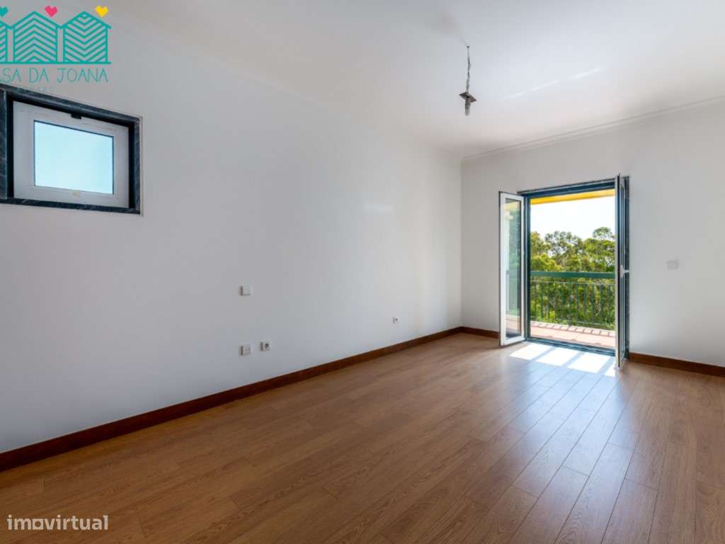 Moradia T5 com Jardim e Garagem em Oeiras-19