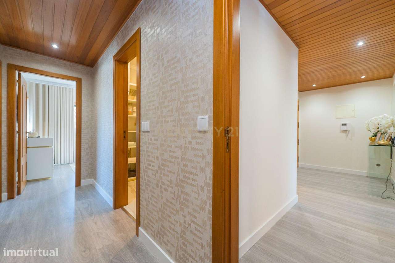 Apartamento T3 com Garagem em Loures-14