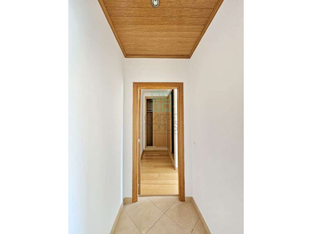 Espaçoso apartamento T3, com parqueamento, junto centro de Loulé, A...-43