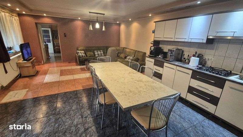 Vans casa cu garaj si terasa situat ultracentral - Imagine principală: 4/8