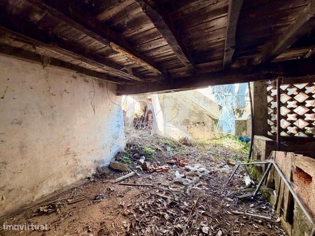 Moradia para recuperar no centro da vila de Figueiró dos Vinhos-33
