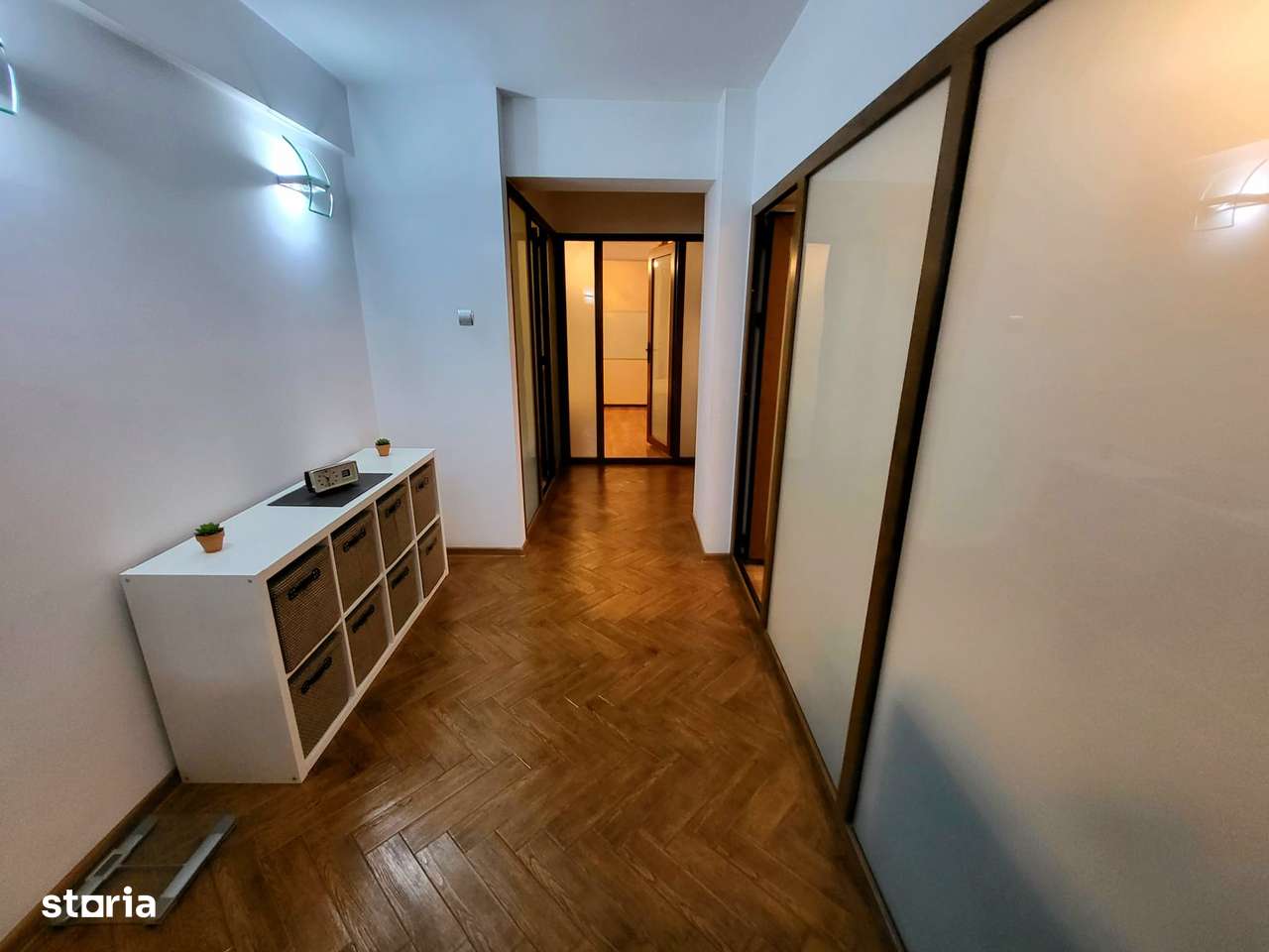 4 camere Centrul Bloc PESCĂRUȘ pret 205000 euro-14