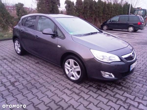 Opel Astra IV 1.7 CDTI Cosmo - 1