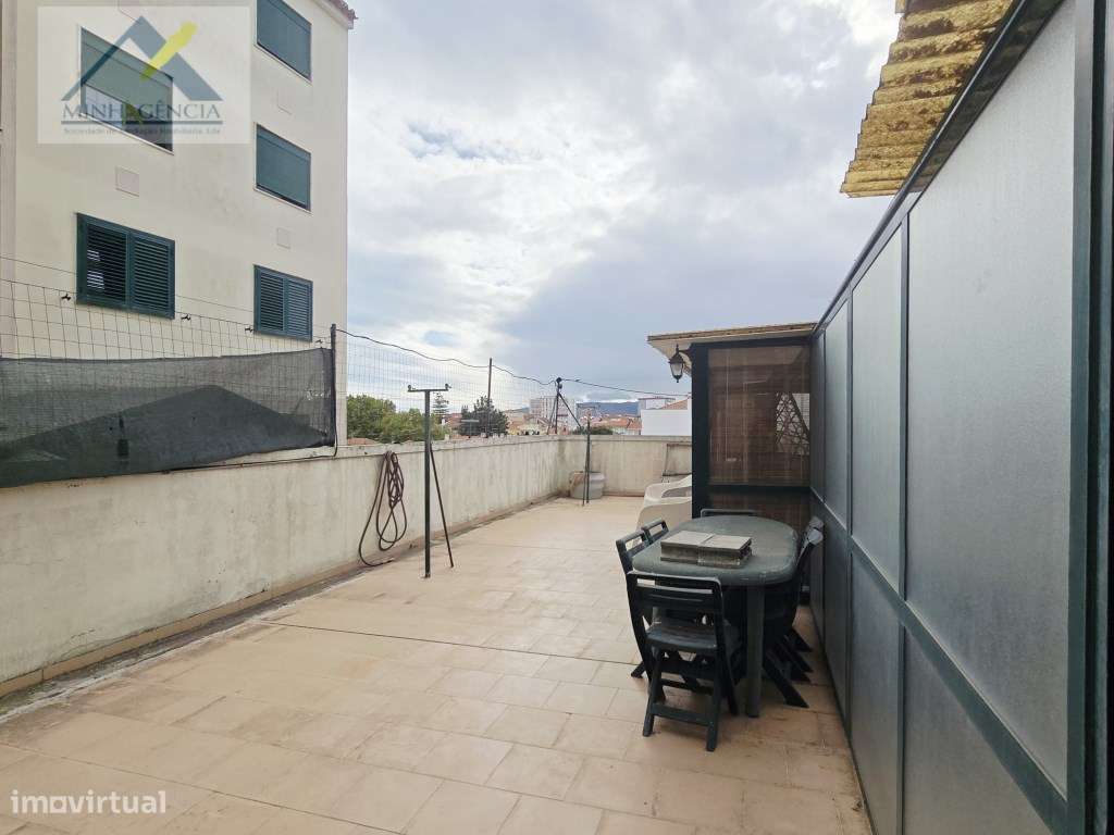 Apartamento T3 com terraço e garagem no Bairro Dias em Setúbal-31
