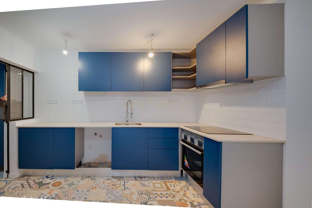 Prédio c/ 2 apartamentos (T1 e T2) com Pátio e Terraço - Centro Histór-28