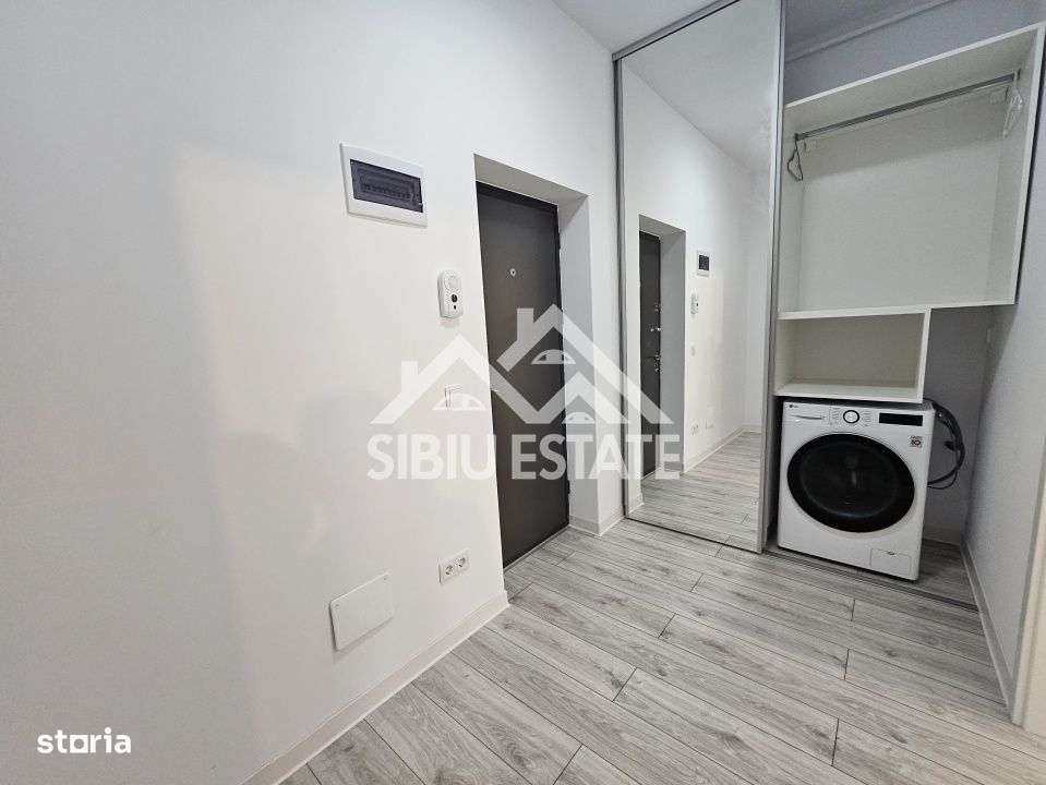 Studio 41 mp, balcon bucatarie separata , intabulata zona Brana - Imagine principală: 3/6