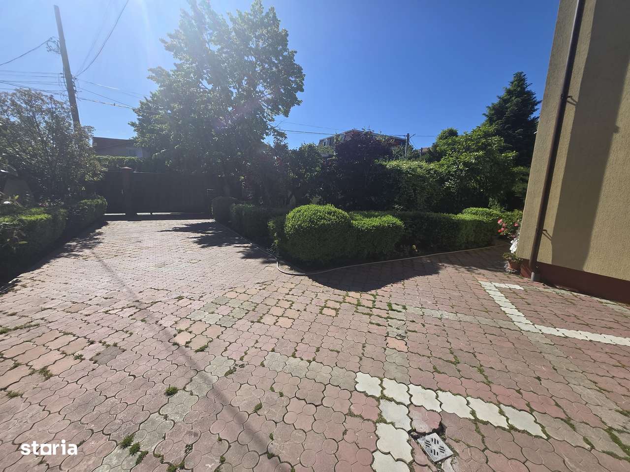 Casa individuala cu piscina. P+1+M. zona foarte buna-17