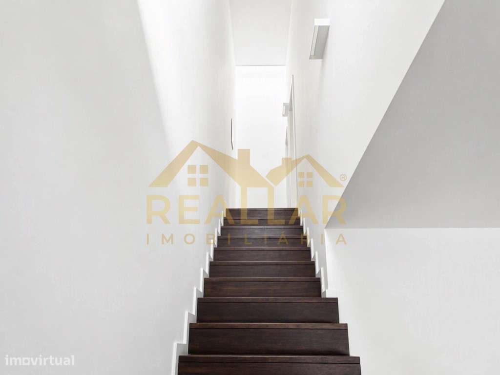 Apartamento T3 Renovado em Lordelo do Ouro - Porto-7