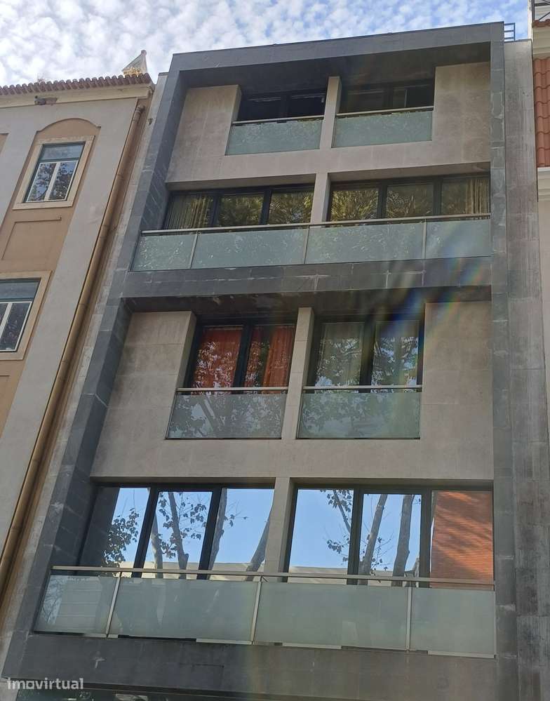 Prédio p Familia com Jardim jtº Praça Espanha e São D.Benfica-12