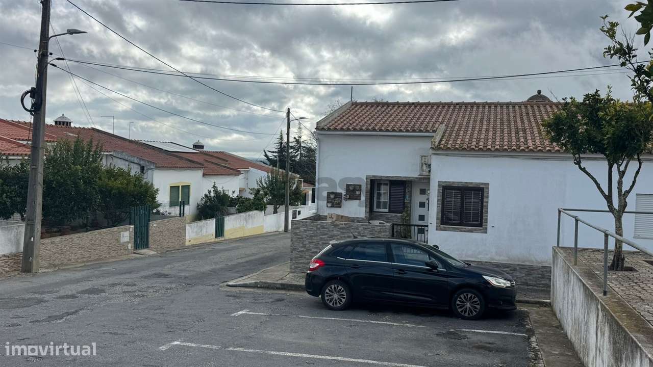 Moradia T2 com logradouro, anexo, terraço e garagem, Castro Verde-21