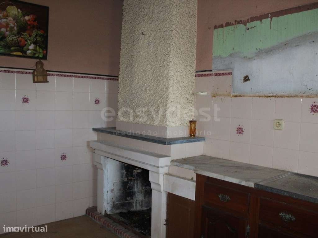 Moradia inserida num lote de 1225 m2 em Ferreira do Zêzere - Grande imagem: 4/29