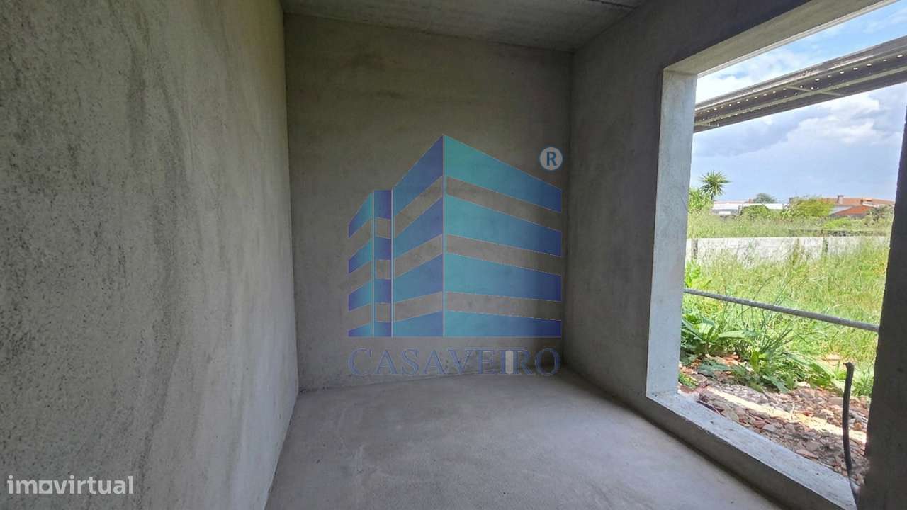 Moradia T3+1 Isolada com Piscina em Santa Joana-7