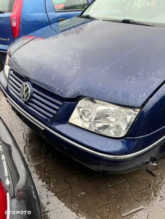 Volkswagen Bora 1.6 Benzyna 2002r na części - 2