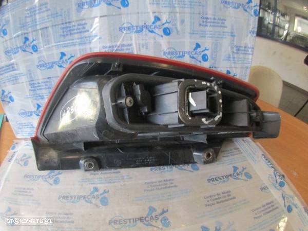 Farol Tras 51701590 FIAT GRANDE PUNTO 3 2008 1.3JTD 75CV 5P CINZENTO DRT Danificado - 2