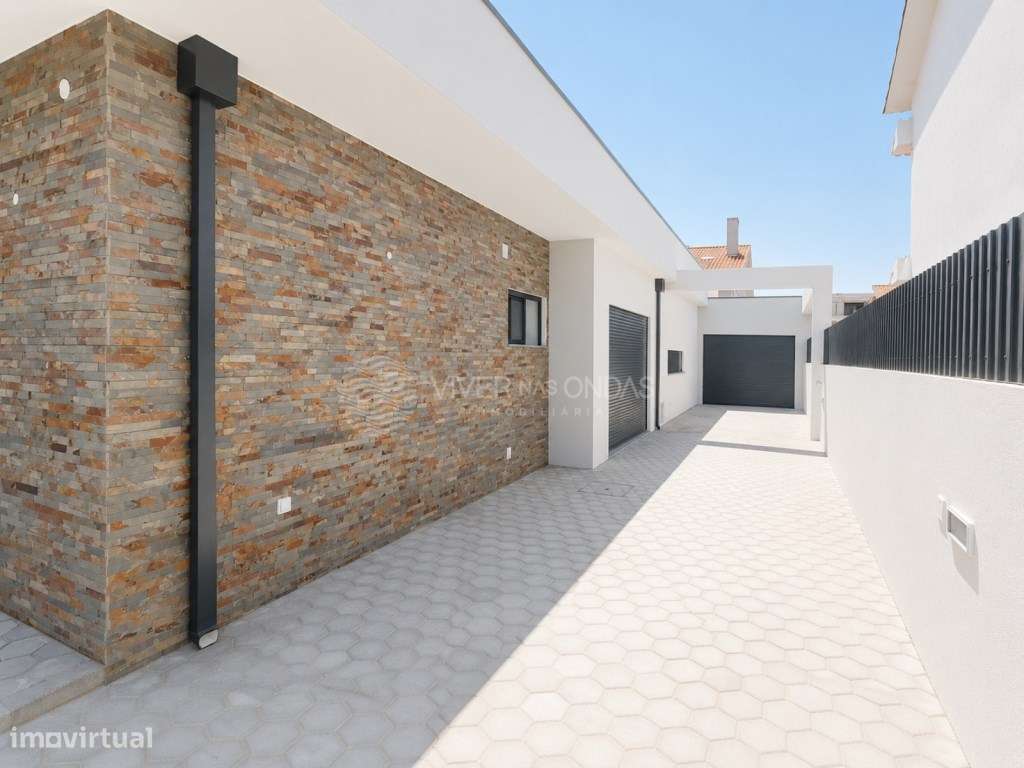 Oferta da Escritura | Moradia T3+1 Térrea com 307 m² em Fernão Ferro-26
