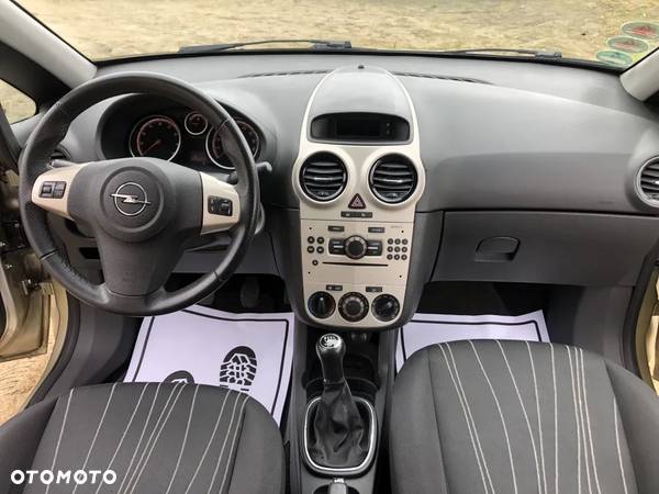 Opel Corsa 1.4 16V Cosmo - 18
