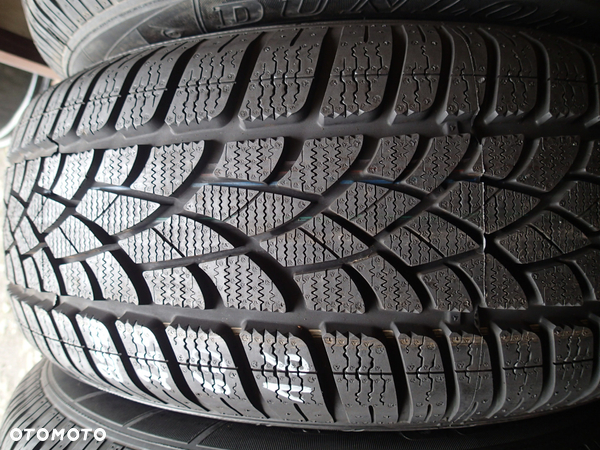 Dunlop Sp Winter Sport 3D * 235 / 60 R 16 * komplet - 4