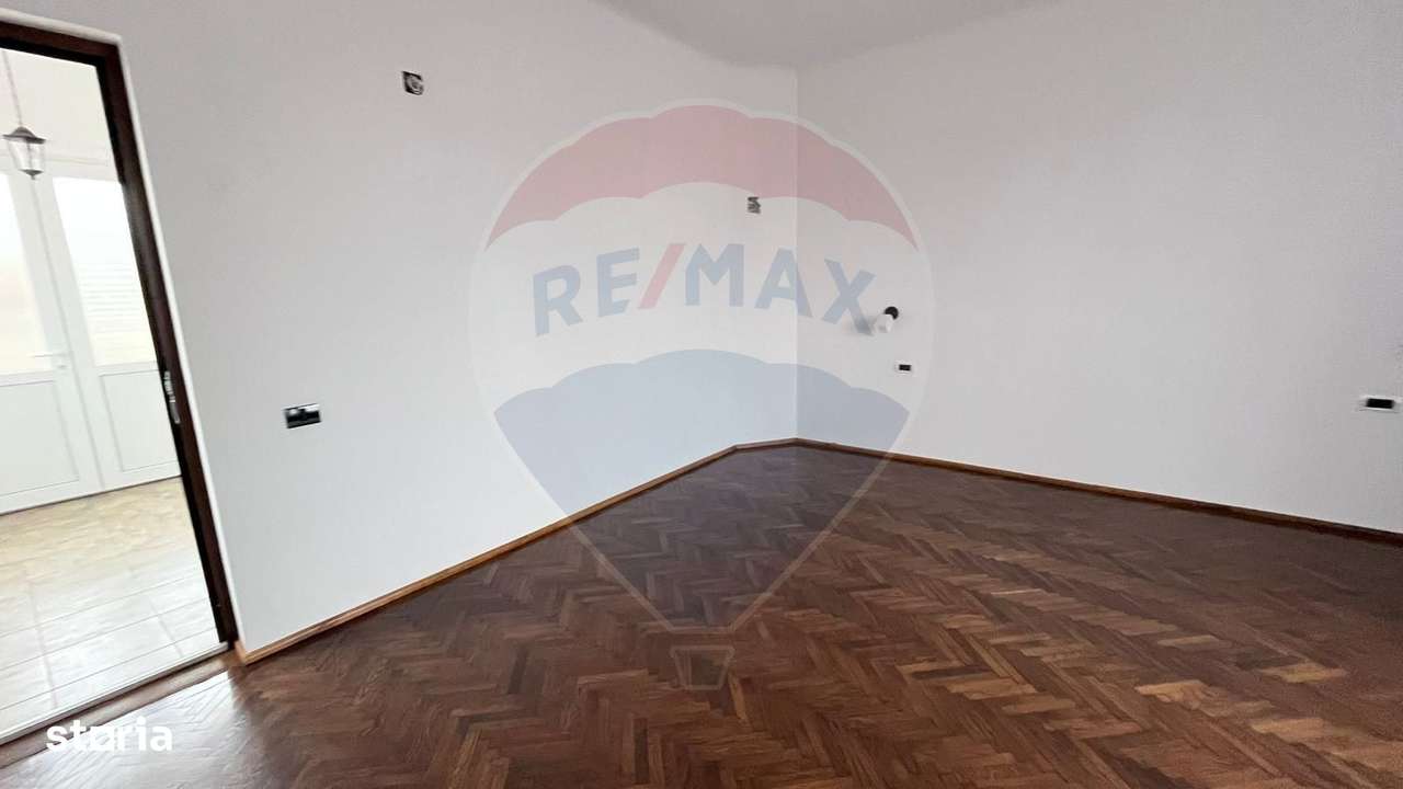 Casă / Vilă cu 3 camere de vânzare strada Juhasz Gyula-2