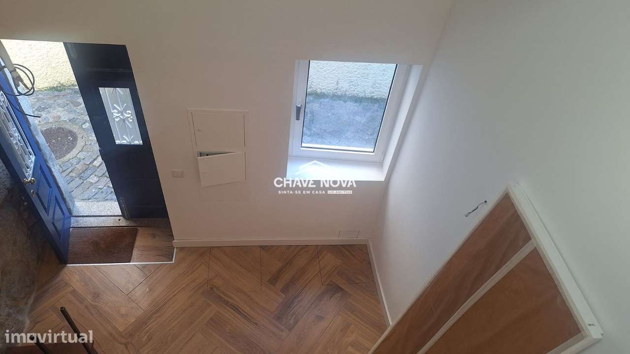 Moradia T1 totalmente remodelada -Porto, próximo Praça República - Grande imagem: 2/12