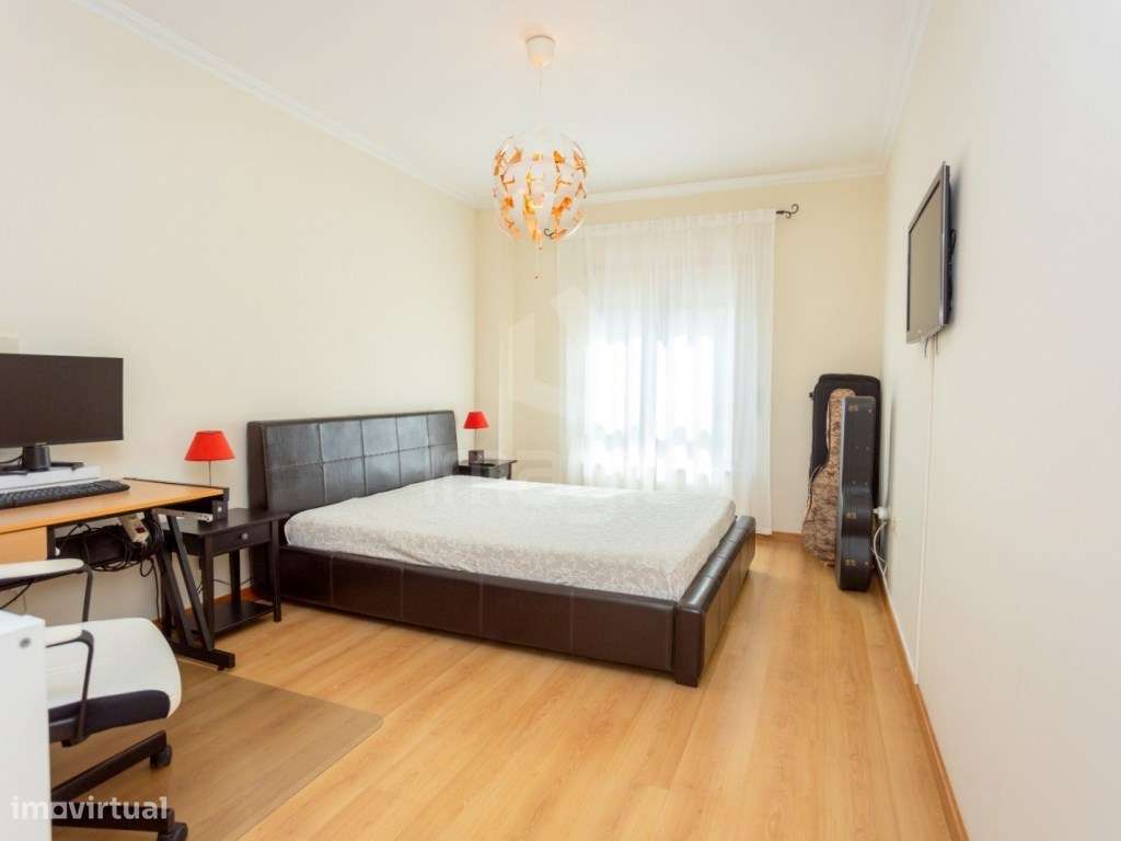 Apartamento T2 Usado com lugar de estacionamento em Vialonga-18