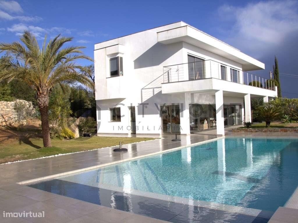 Moradia T5 com vista panorâmica de 180º sobre o mar em Loulé - Grande imagem: 3/32