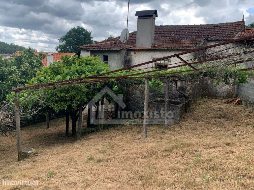 Moradia T4 para recuperar em Campelo, Figueiró dos Vinhos-10