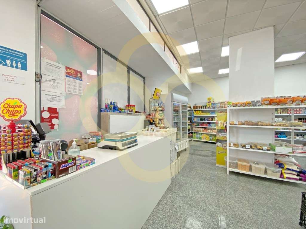 Loja mini Mercado zona central junto ás bombas de gasolina em Sacavém - Grande imagem: 5/21