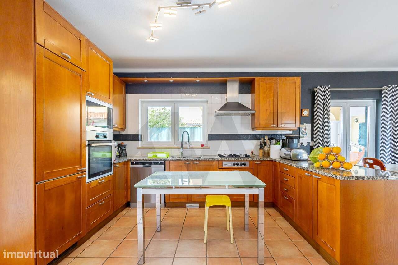 Moradia T5 com piscina junto à Quinta da Trindade / Quinta Dona Maria,-18