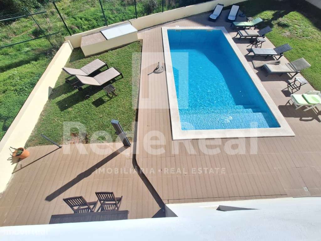 Moradia T3 + 1 com Piscina Privada e Boas Áreas no Coração de Albuf...-0