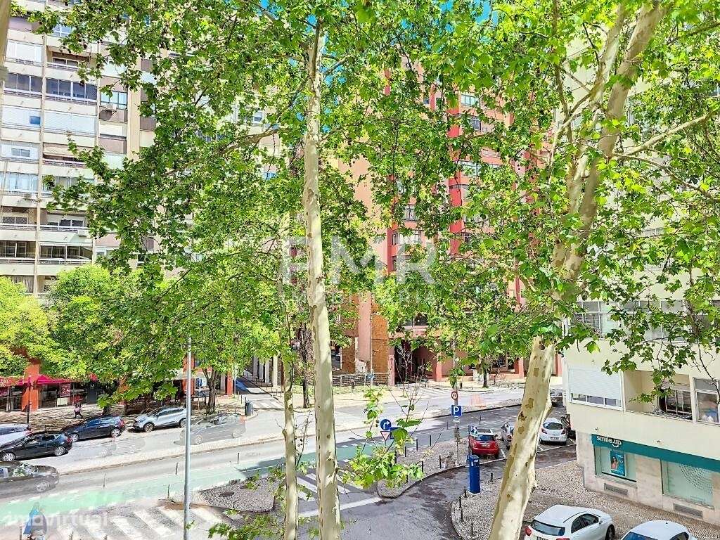 Apartamento T3 totalmente remodelado, para venda  no Lumiar.-12