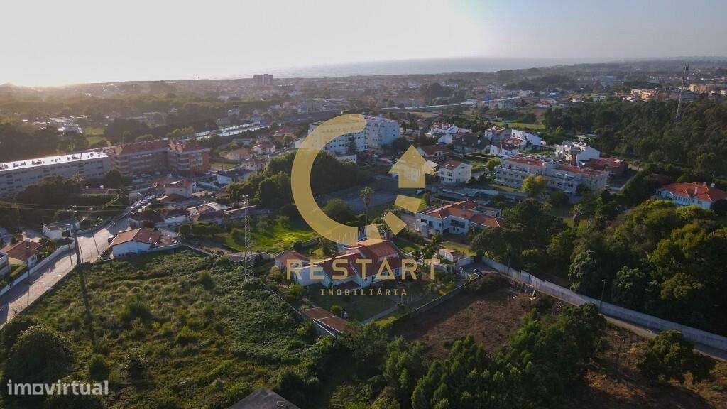 Moradia com 4900 m2 de lote de terreno com piscina interior e exterior - Grande imagem: 5/39