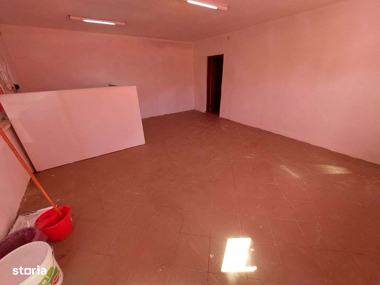 Imobil 5 camere Morteni, 100 mp, 1300 mp. teren, plus spalatorie auto - Imagine principală: 5/13