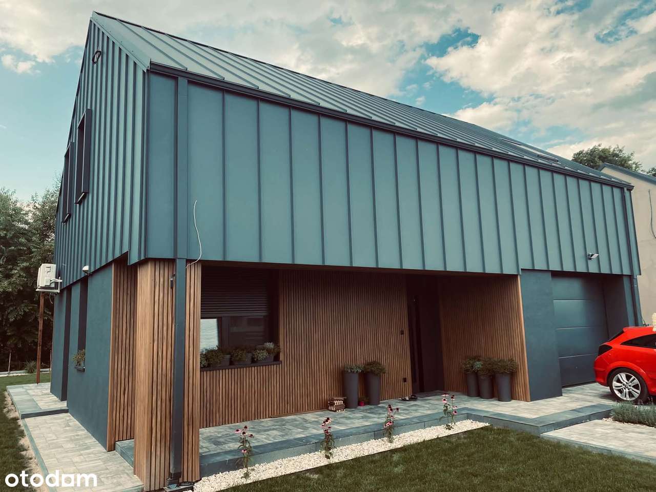 Dom wolnostojący z garażem, działka 5500 m²