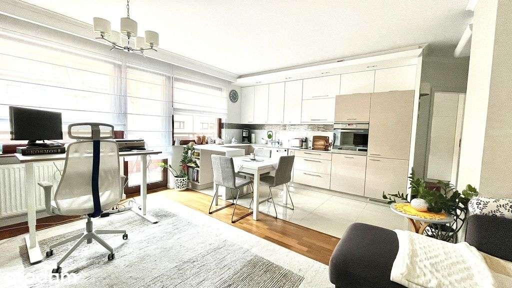 Piękne mieszkanie z miejscem postojowym-0