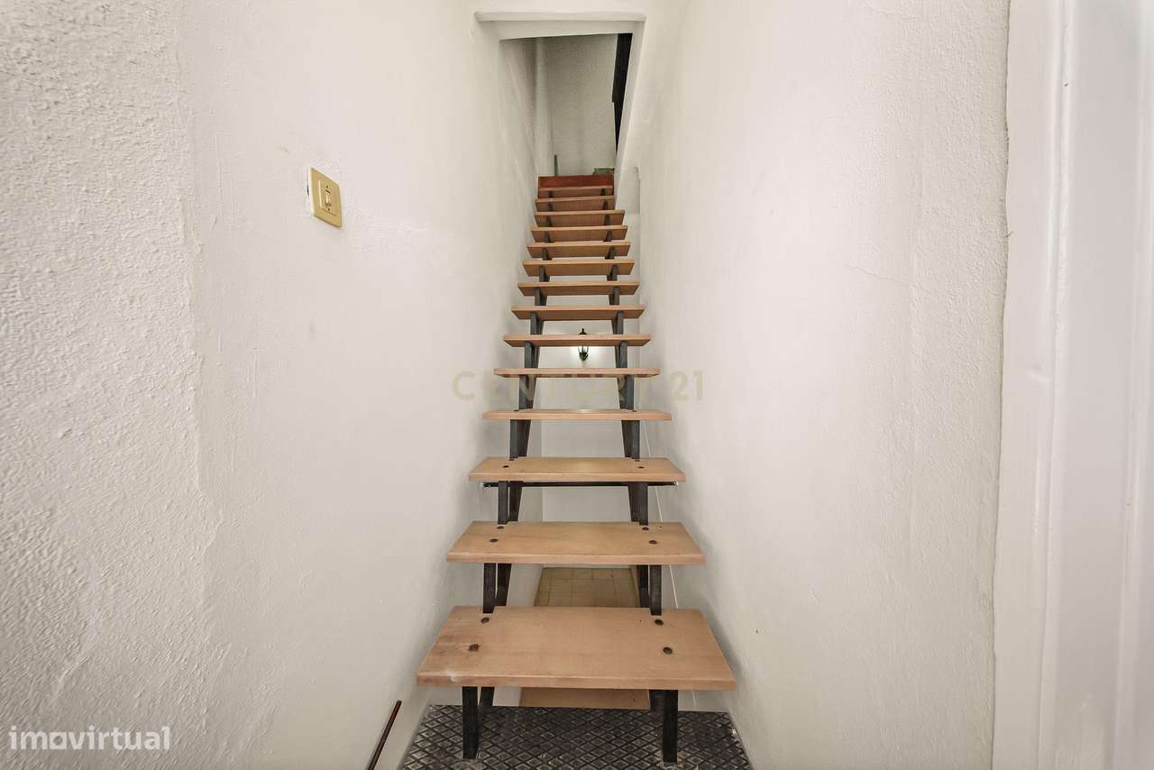 Moradia T4 com Churrasqueira, Jardim e Garagem – Excelente Exposição S-25