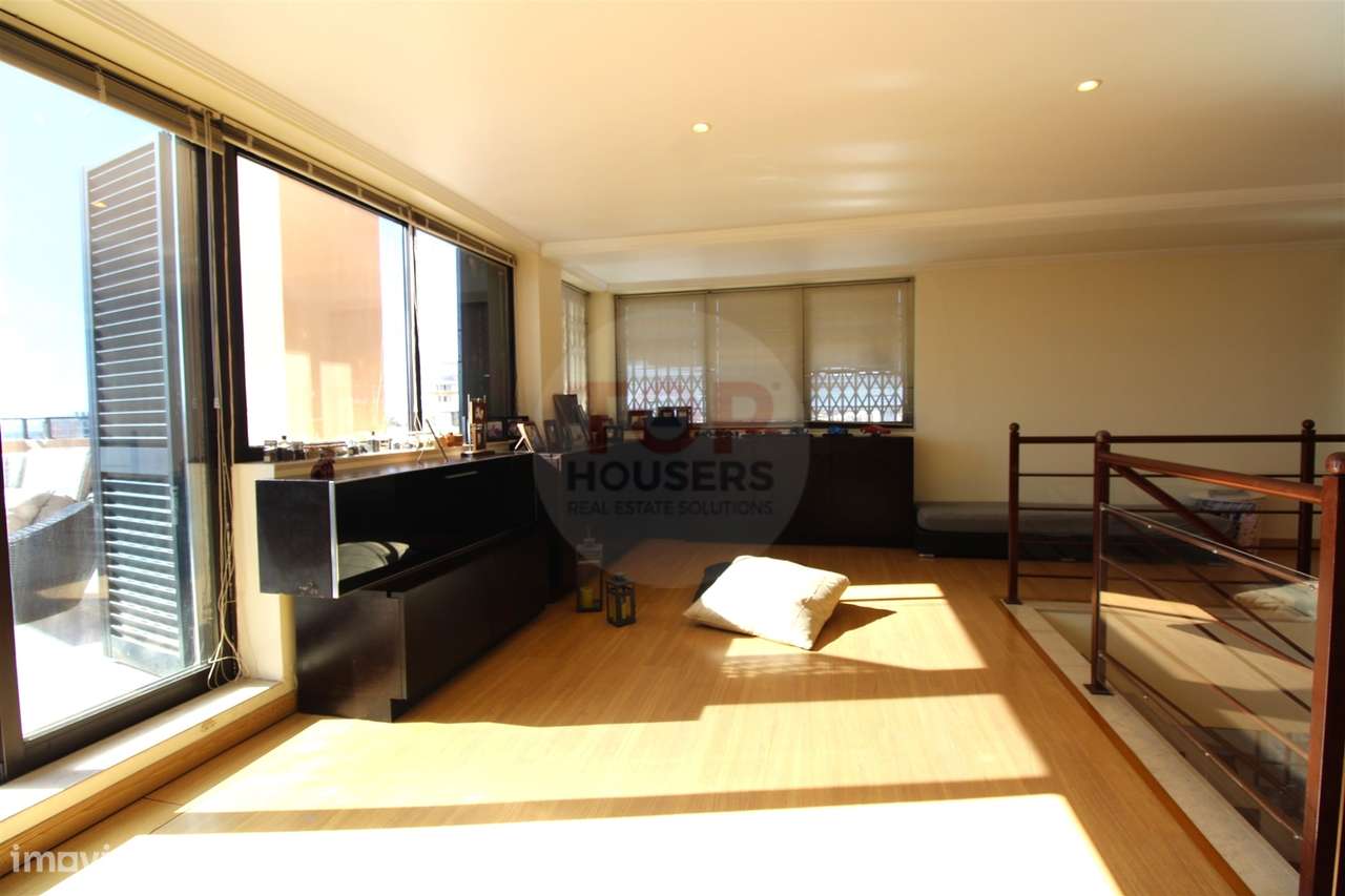 Penthouse T4+1 com Terraço Panorâmico e dois estacionamentos-37