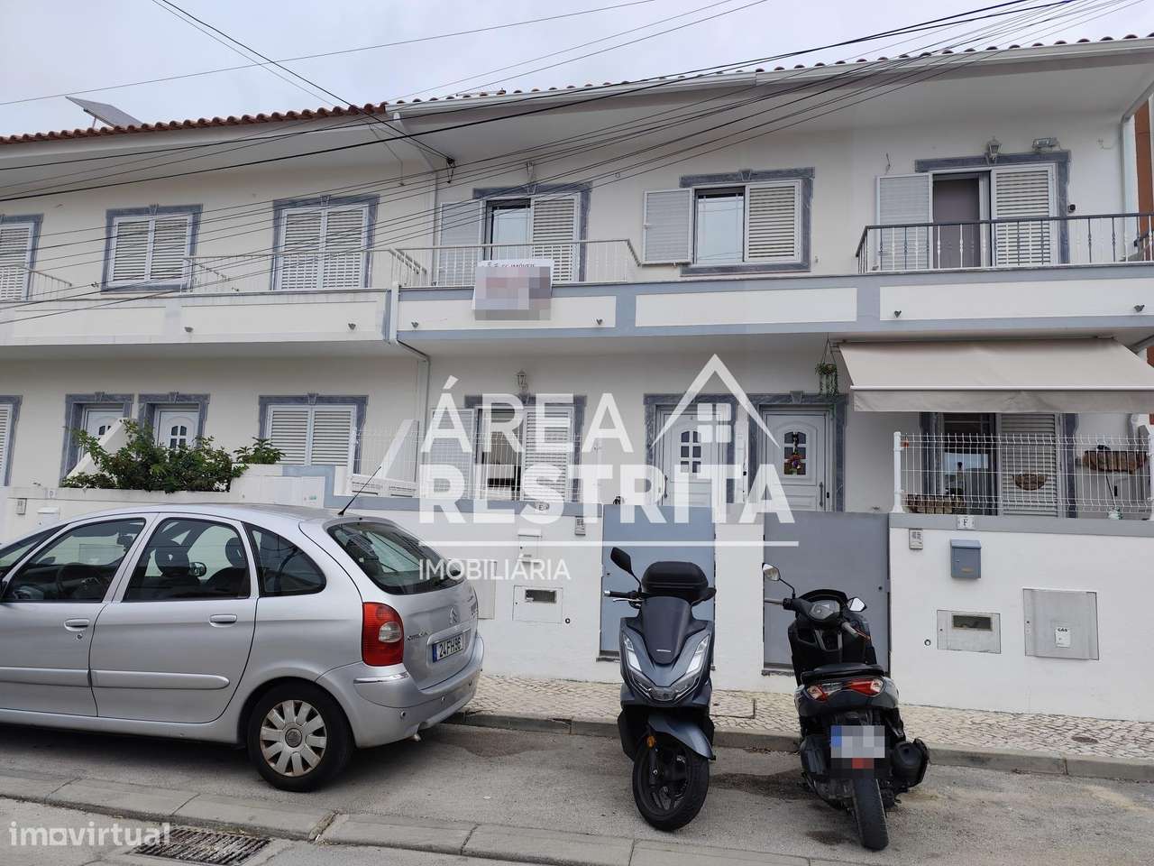 Moradia T3+1 na Quinta do Conde I-0