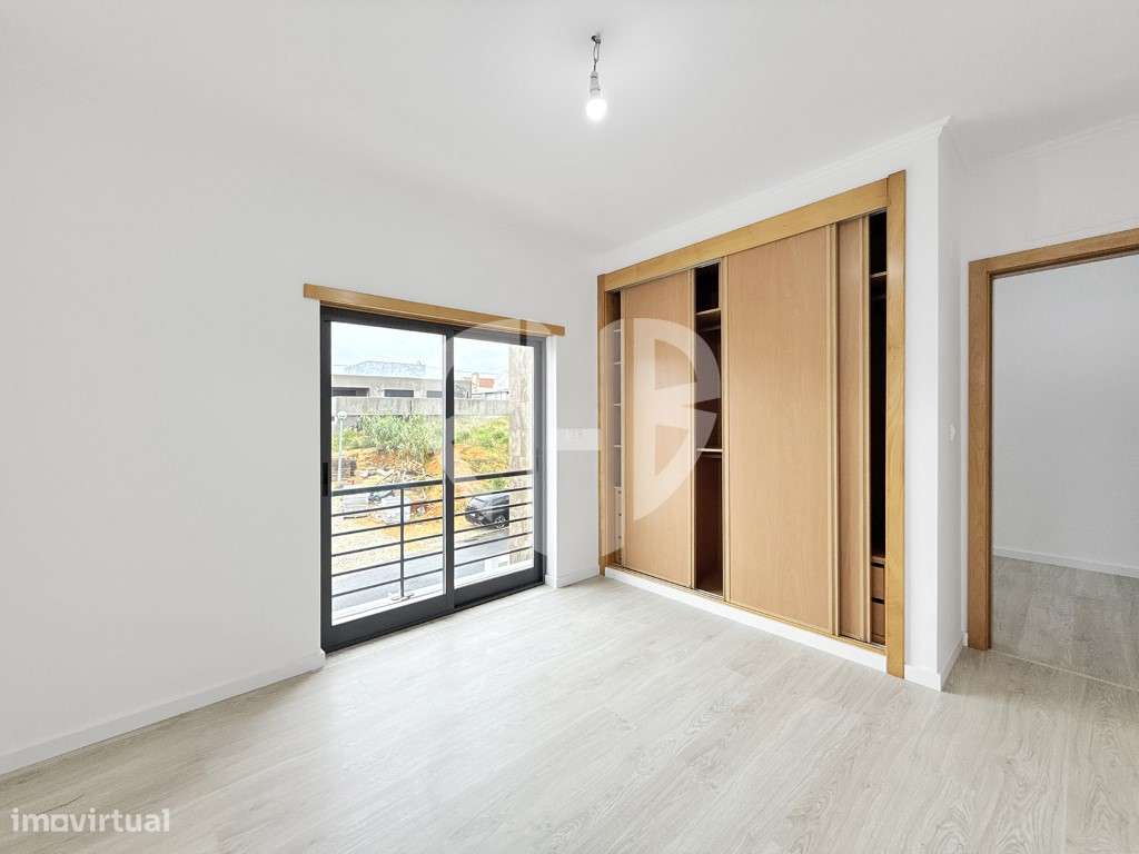 Exclusiva Moradia T5 de Arquitetura Contemporânea em Almada - Feijó-19