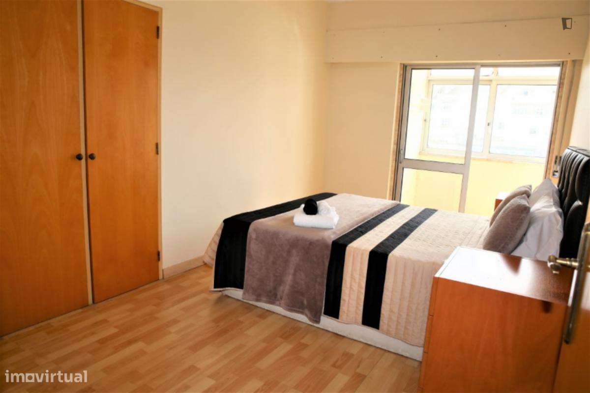 Quarto - localizado em Roma-Areeiro Lisbon - Grande imagem: 2/10