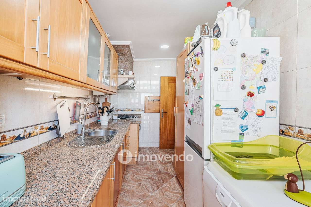 Apartamento T2 com cozinha equipada, na Amadora-18