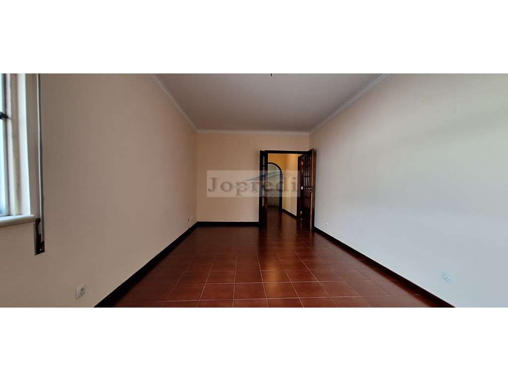 Apartamento T3 renovado - Grande imagem: 2/17