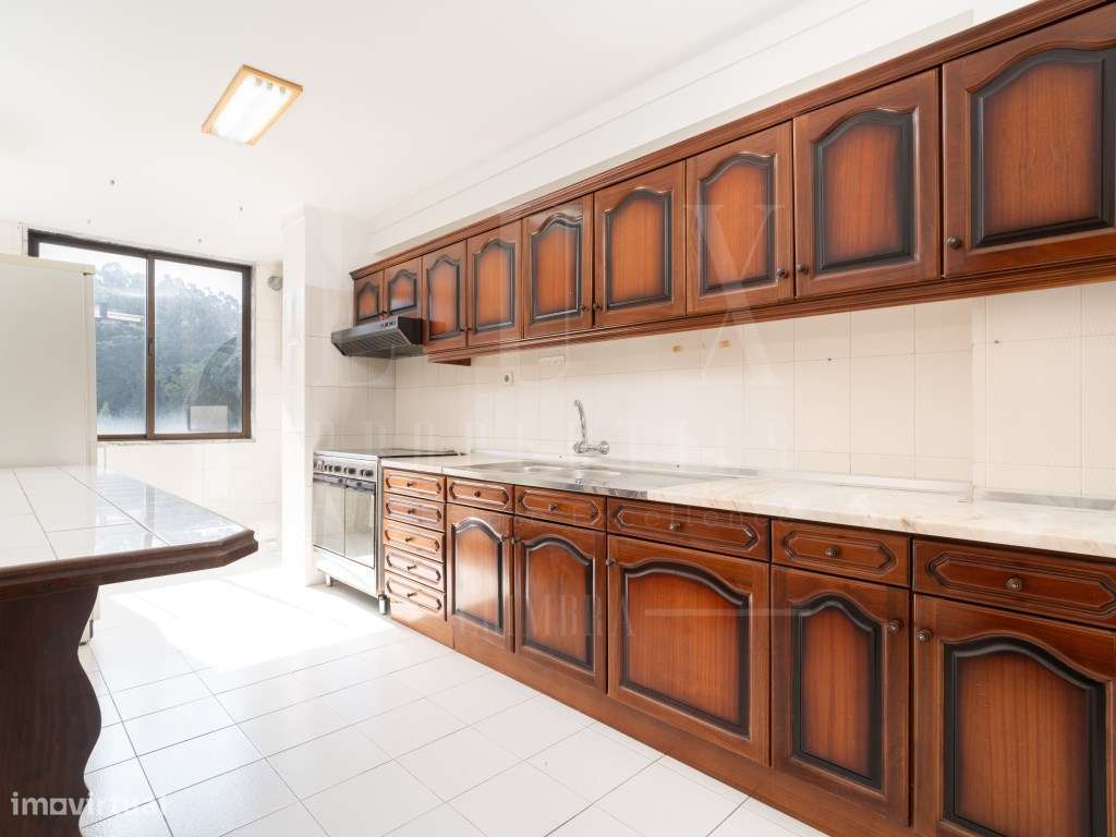 ARRENDAMENTO | Apartamento T2 | Rua Vitorino Nemésio - Grande imagem: 2/19