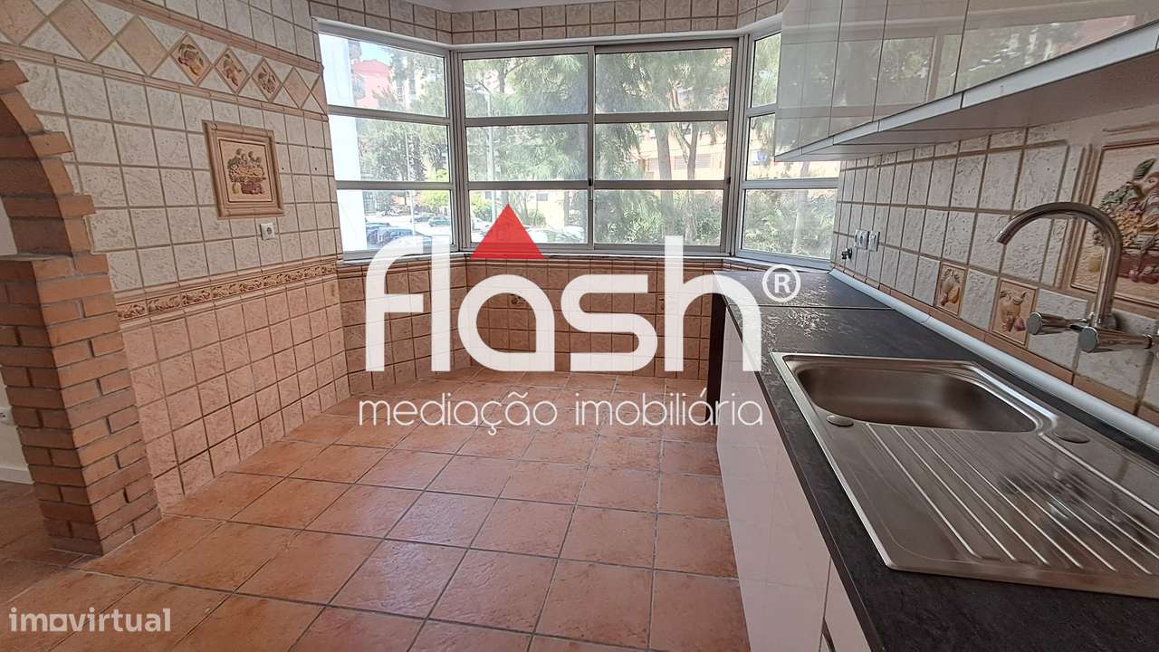 T3 com elevador e arrecadação em Mem Martins-7