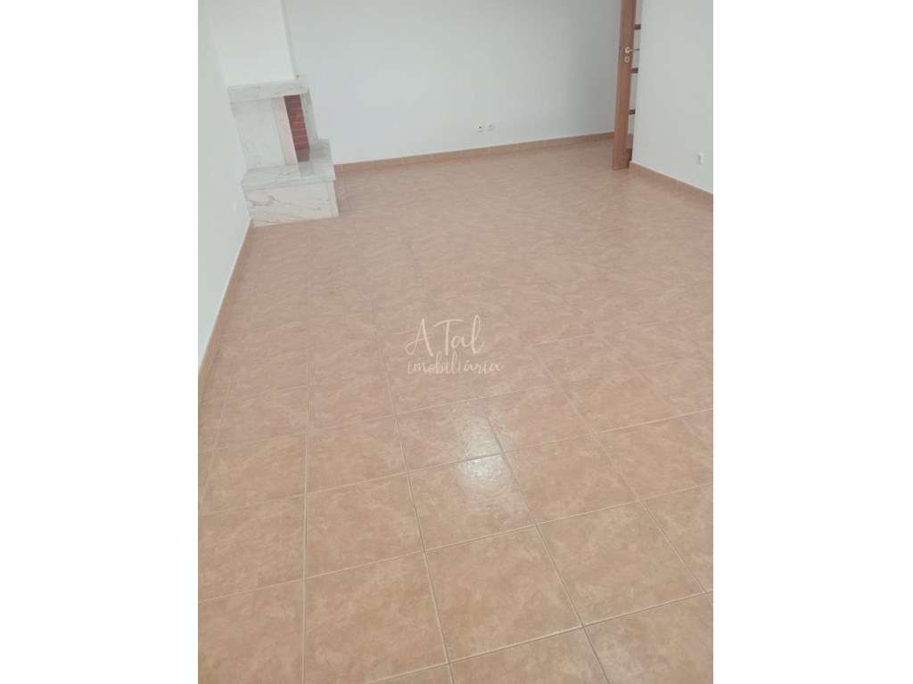 Apartamento T3 totalmente remodelado-10