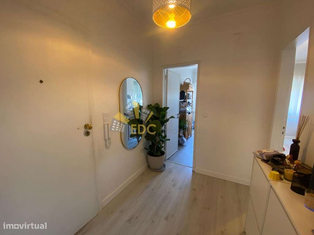 Apartamento T2 Totalmente Remodelado | Localizado na Damaia de Baix... - Grande imagem: 4/23