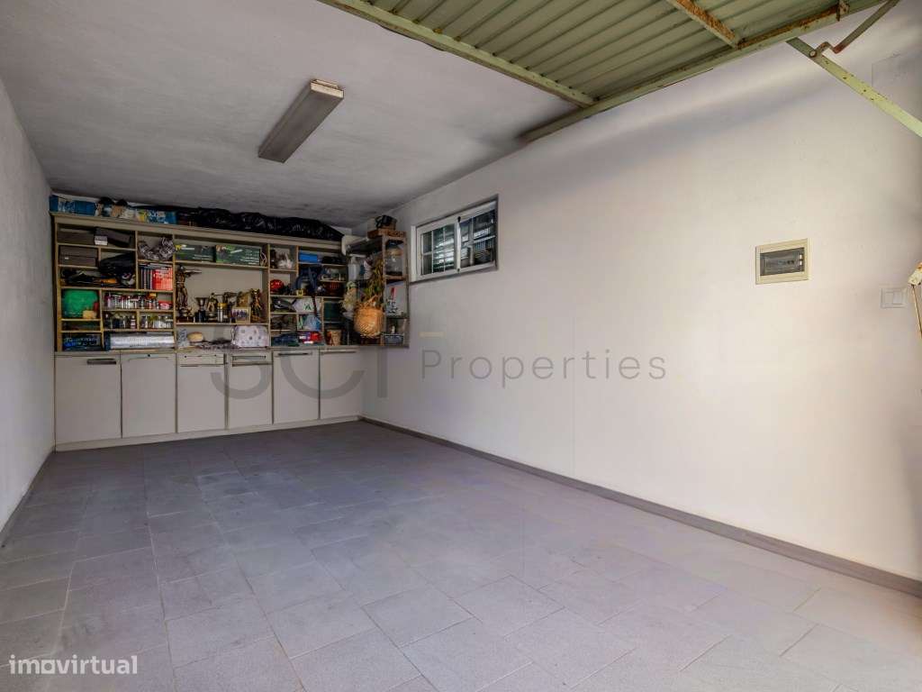 Moradia T5 Independente com Garagem em Fernão Ferro-40