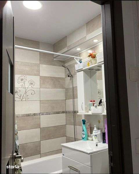 Vand apartament cu doua camere , confort 1 - Imagine principală: 5/6